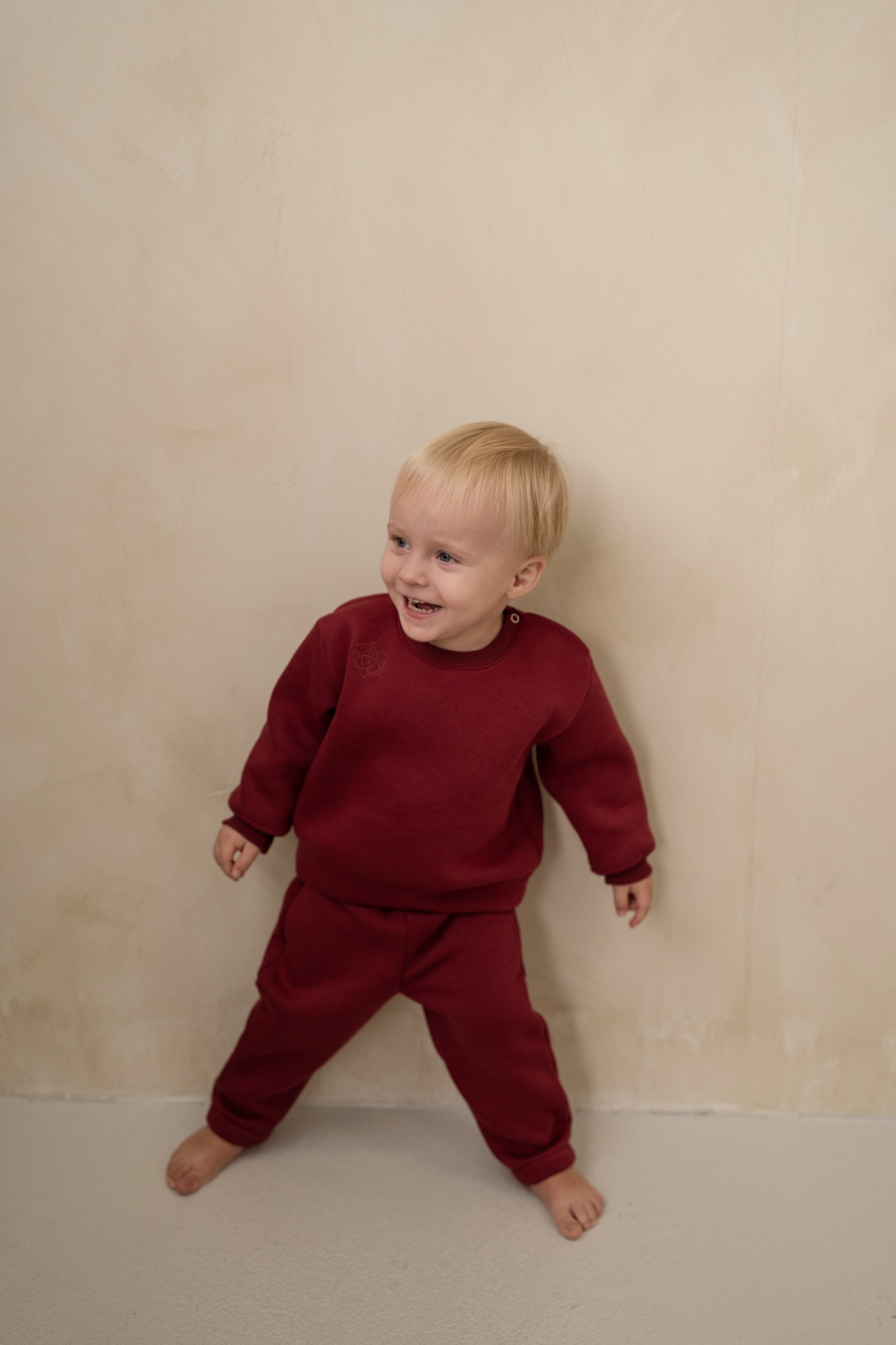 Burgundy kostiumėlis su pūkeliu - Image 2